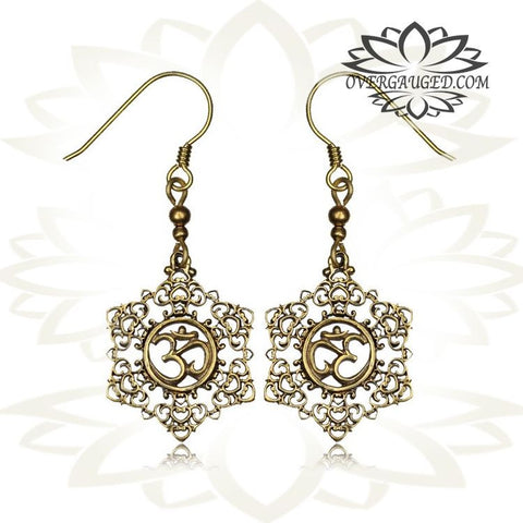 Pair of Antiqued White Brass Steam Punk Earrings, Silver Tone Earrings on Fish Hooks.